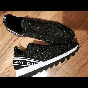 DKNY BLACK WOMANS  8.5 SNEAKERS SPARKLY